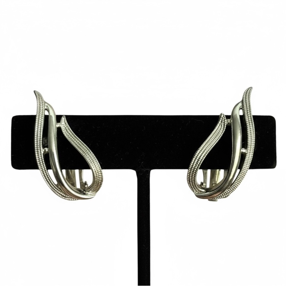 Vintage Sarah Coventry “Stunning” Clip-On Earrings Swirl‎ Design (1960s)